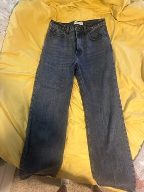 Abercrombie & Fitch Women’s 90s Relaxed High Rise Jean (26/2 SHORT)